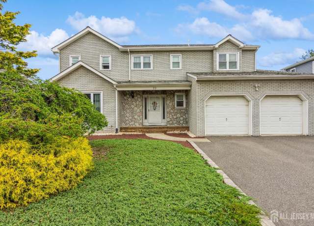 Property at 23 Highland Dr, Sayreville, NJ 08859, 4 beds, 2.5 baths