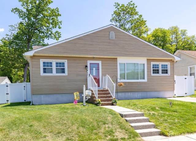 Property at 6 Woodlawn Ave, Parlin, NJ 08859, 3 beds, 1 bath