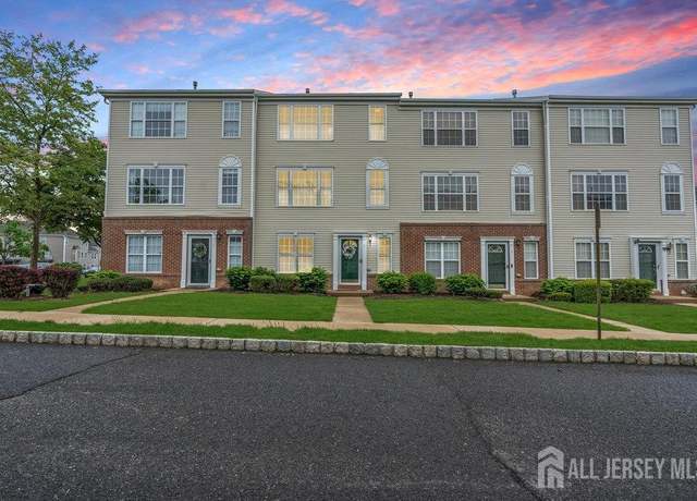 Property at 3 Kuczynski Dr, Sayreville, NJ 08859, 3 beds, 2.5 baths