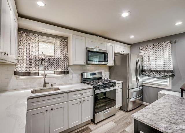 Property at 386 Douglas Rd, Roselle, NJ 07203, 3 beds, 2 baths