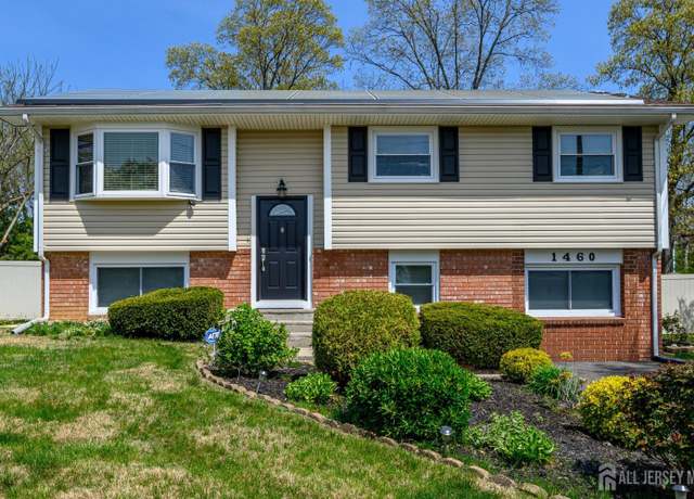 Property at 1460 Windsor Ave, Toms River, NJ 08753, 5 beds, 1.5 baths