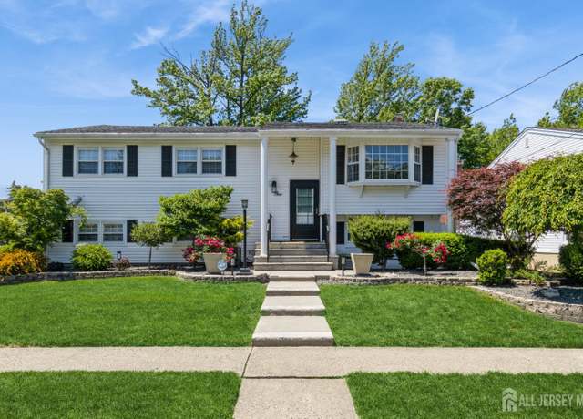 Property at 1 Hollywood Dr, Woodbridge Proper, NJ 07095, 3 beds, 2.5 baths