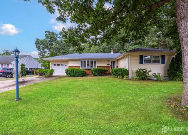 Property at 12 Spotswood Ave, Monroe, NJ 08831, 3 beds, 1.5 baths