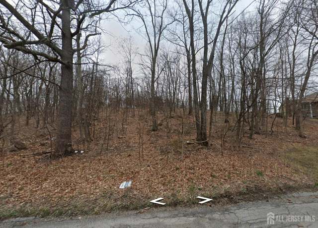 Property at 22 Pochuck Mountain Dr, Vernon, NJ 07418