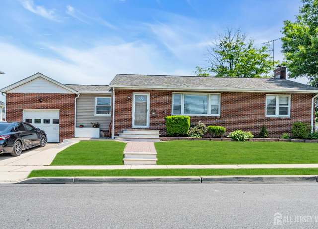 Property at 7 Oakwood Pl, North Brunswick, NJ 08902, 4 beds, 2 baths