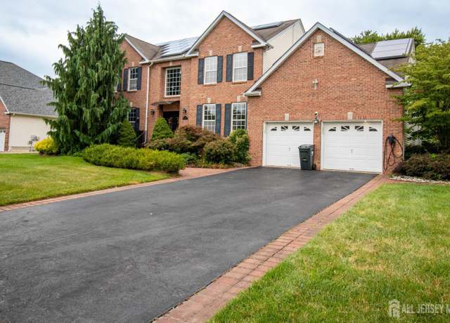 Property at 28 Mitchell Dr, Monroe, NJ 08831, 5 beds, 3.5 baths