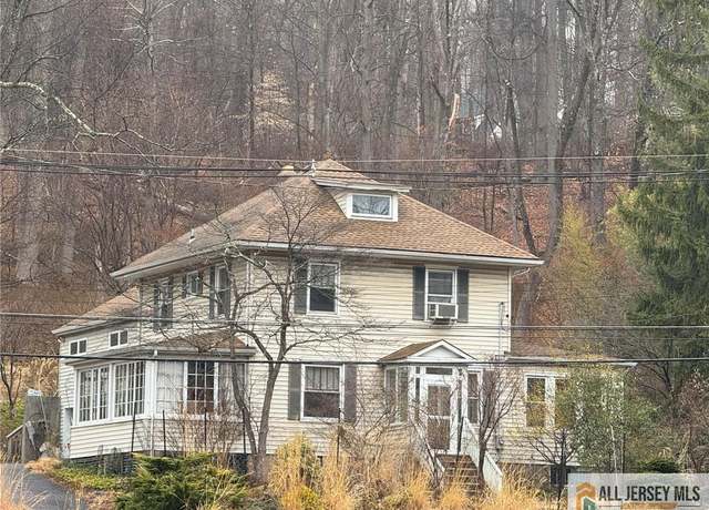 Property at 55 Mendham Ave, Morris Twp, NJ 07960, 4 beds, 3 baths