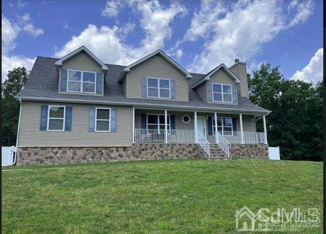 Property at 8 Maxim Ct, Jackson, NJ 08527, 4 beds, 2.5 baths