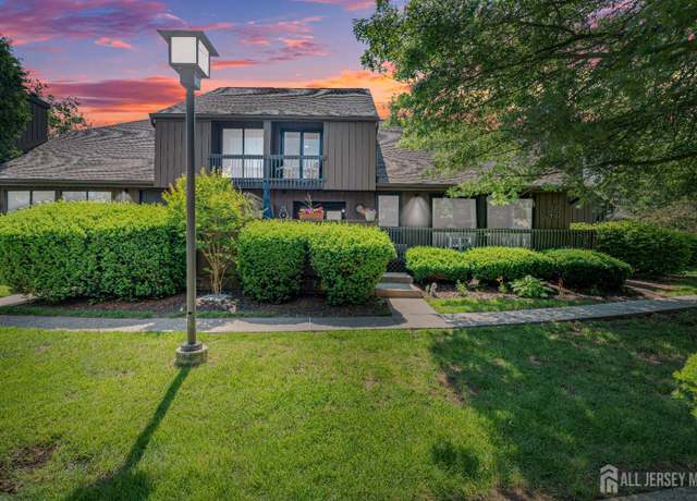 Property at 215 Kingsberry Dr, Franklin Twsp, NJ 08873, 2 beds, 2.5 baths