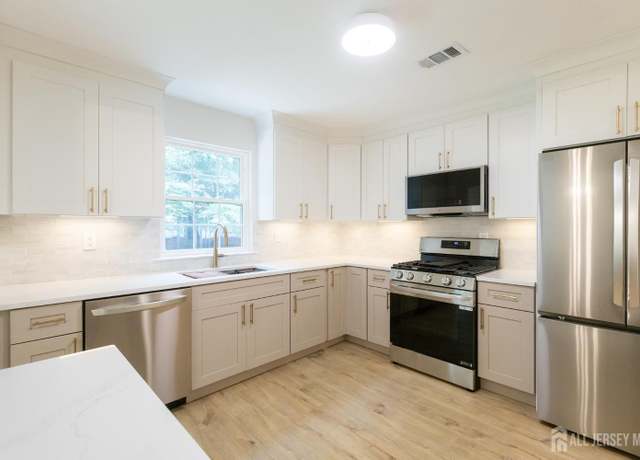 Property at 703 Timber Oaks Rd, Edison, NJ 08820, 2 beds, 1.5 baths