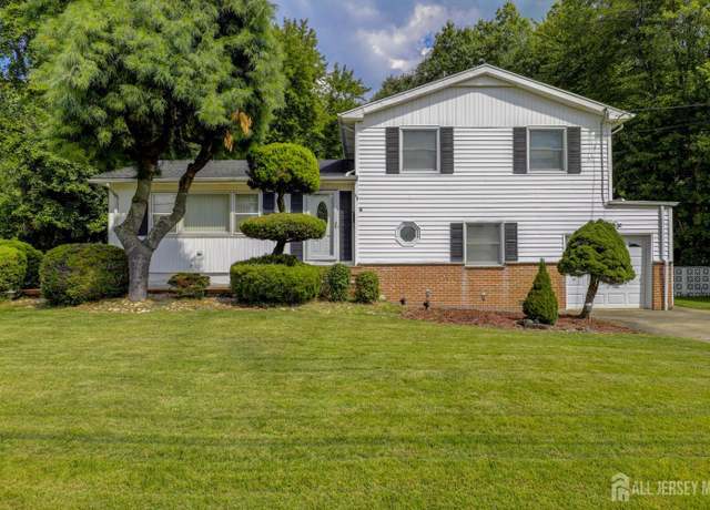 Property at 48 Valley Vale Dr, Old Bridge, NJ 08857, 4 beds, 2 baths