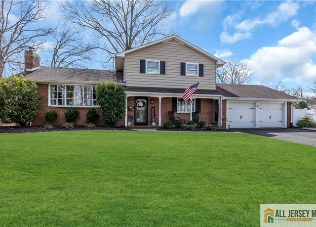 Property at 110 Oak Dr, Middlesex, NJ 08846, 4 beds, 2.5 baths