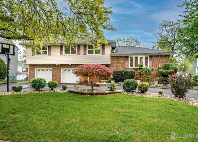 Property at 878 Beatrice Pkwy, Edison, NJ 08820, 4 beds, 3.5 baths