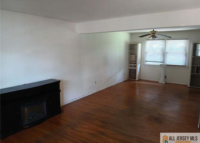 Property at 148 Dutton St, Franklin, NJ 08873, 3 beds, 2 baths
