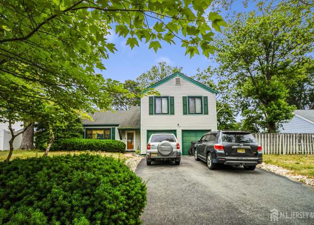 Property at 1090 Westlake Dr, Toms River, NJ 08753, 4 beds, 2.5 baths