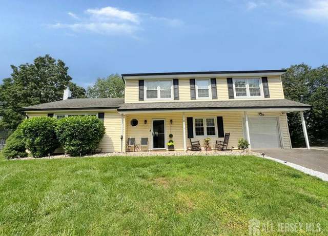 Property at 21 Thornton Ln, Piscataway, NJ 08854, 3 beds, 2.5 baths