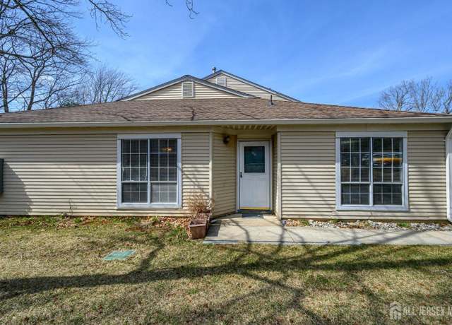 Property at 194 Yorkshire Ct, Old Bridge, NJ 08857, 2 beds, 2 baths