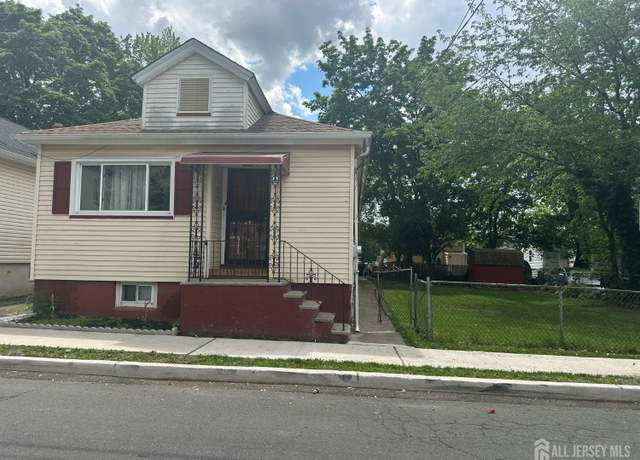 Property at 44 S Ward St, New Brunswick, NJ 08901, 3 beds, 1 bath