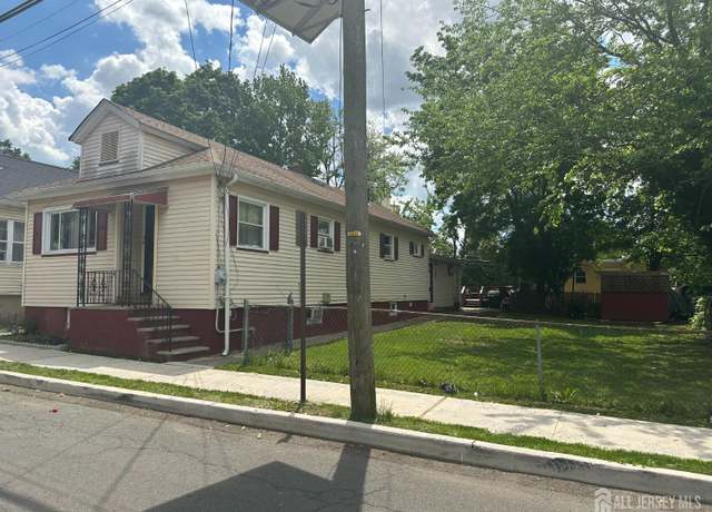 Property at 44 S Ward St, New Brunswick, NJ 08901, 3 beds, 1 bath