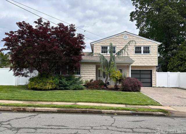 Property at 20 Wick Dr, Fords, NJ 08863, 3 beds, 2.5 baths
