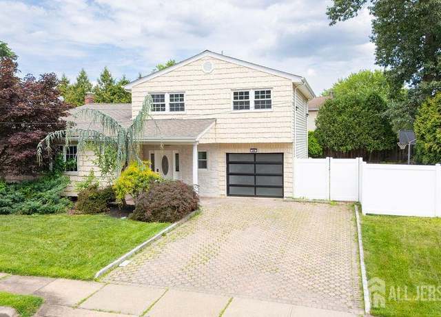 Property at 20 Wick Dr, Fords, NJ 08863, 3 beds, 2.5 baths