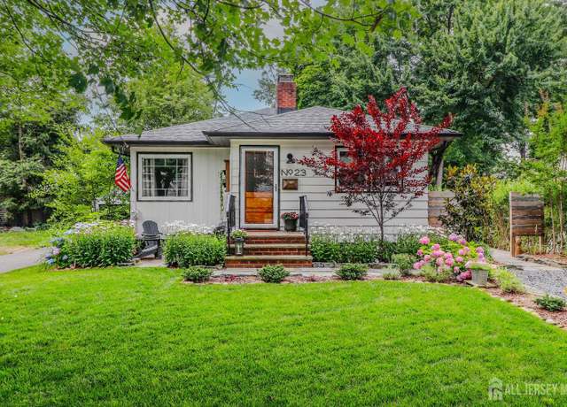 Property at 23 Elm Ave, Metuchen, NJ 08840, 3 beds, 3 baths