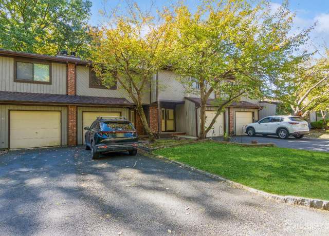 Property at 39 Laurie Ct, Old Bridge, NJ 07747, 2 beds, 1.5 baths