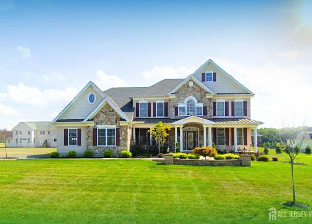 Property at 8 Preakness Dr, Monroe, NJ 08831, 5 beds, 4 baths