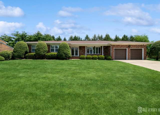 Property at 4 Thrush Mews, North Brunswick, NJ 08902, 3 beds, 2.5 baths