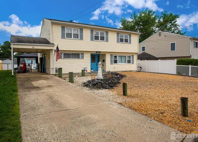 Property at 22 Woodcrest Dr, Old Bridge, NJ 08857, 4 beds, 1.5 baths