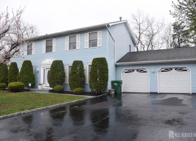 Property at 4 Hemlock Hill Rd, Jackson, NJ 08527, 4 beds, 2.5 baths