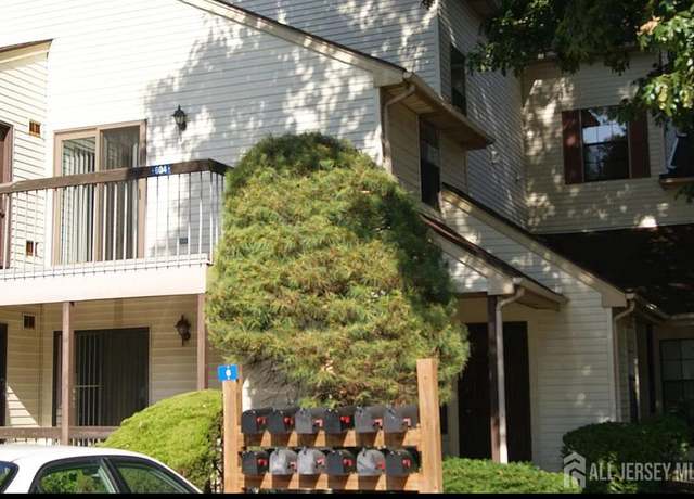 Property at 604 Woodbridge Commons Way, Iselin, NJ 08830, 2 beds, 2 baths