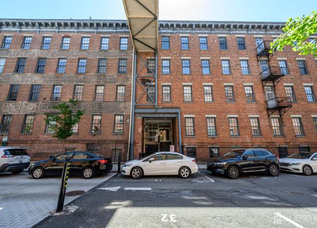 Property at 187 Wayne St Unit 205C, Jersey City, NJ 07302, 1 bed, 1 bath