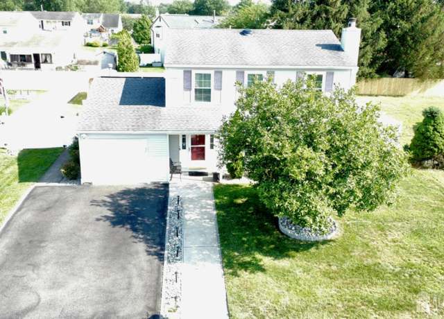 Property at 33 Snowdrift Ln, Howell, NJ 07731, 3 beds, 2.5 baths