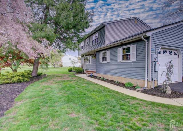 Property at 17 Florence Dr, Monroe, NJ 08831, 4 beds, 2.5 baths