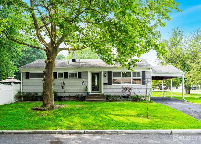 Property at 19 Huxley Dr, Old Bridge, NJ 08857, 3 beds, 2 baths