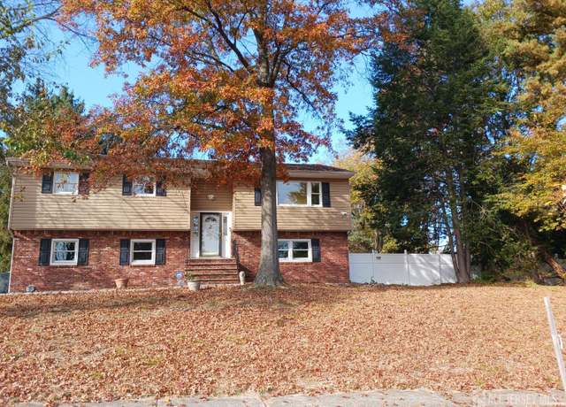 Property at 2 Downing Dr, East Brunswick, NJ 08816, 4 beds, 2.5 baths