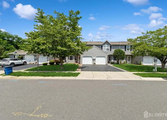 Property at 7 Sloop Sq, Freehold Twp, NJ 07228, 3 beds, 1.5 baths