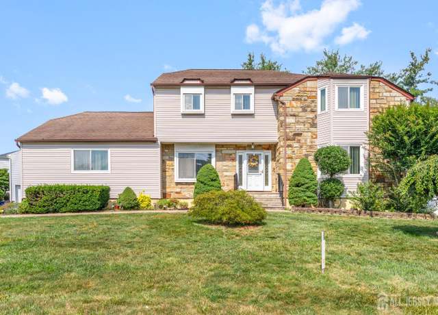 Property at 7 Mariposa Pl, Old Bridge, NJ 08857, 4 beds, 2.5 baths