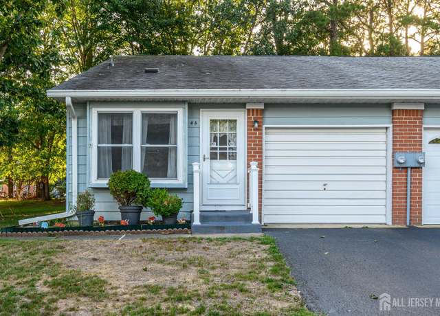 Property at 4-A Salem Dr, Whiting, NJ 08759, 2 beds, 1 bath