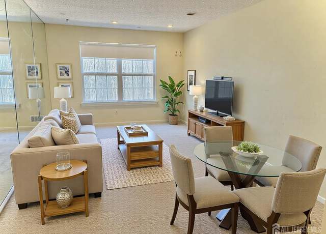Property at 207 Prestwick Way, Edison, NJ 08820, 2 beds, 2.5 baths
