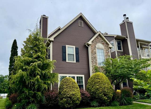 Property at 204 Blew Ct, East Brunswick, NJ 08816, 2 beds, 1.5 baths