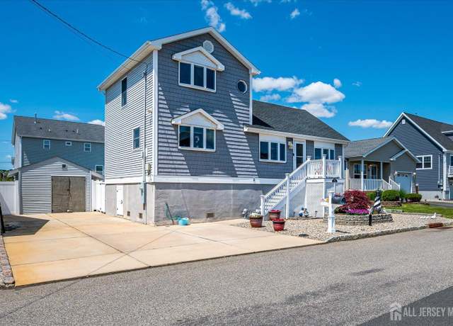 Property at 628 Goose Pl, Toms River, NJ 08753, 3 beds, 2 baths