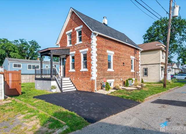 Property at 16 Woodview Ave, Fords, NJ 08863, 2 beds, 2 baths