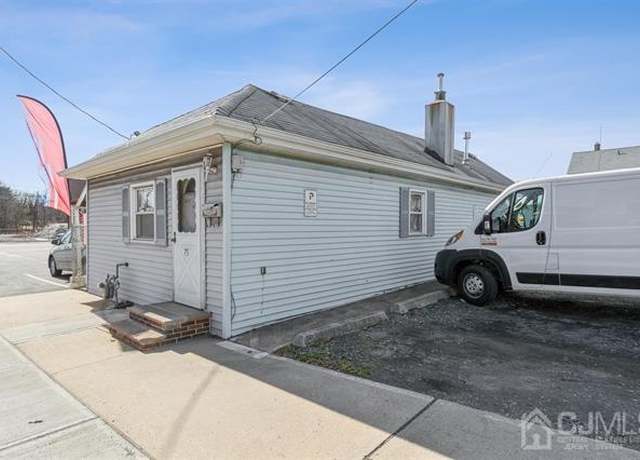 Property at 75 Georges Rd, New Brunswick, NJ 08901, 2 beds, 1 bath