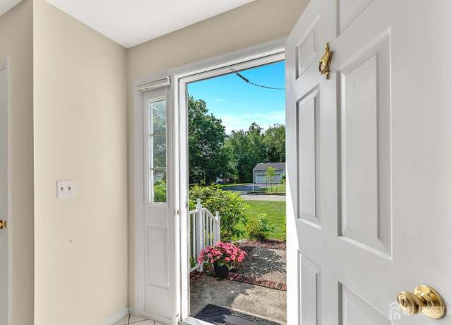 Property at 21 Van Hise Ct, East Brunswick, NJ 08816, 4 beds, 2.5 baths