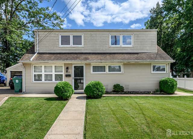 Property at 7 Lynn Ct, Edison, NJ 08817, 5 beds, 2 baths