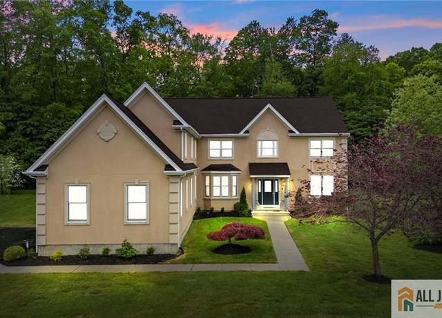 Property at 35 Summit Dr, East Brunswick, NJ 08816, 6 beds, 4.5 baths