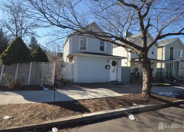 Property at 132 Hale St, New Brunswick, NJ 08901, 2 beds, 1 bath