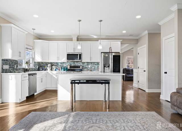 Property at 783 Aborn Ave, Woodbridge Proper, NJ 07095, 4 beds, 4.5 baths